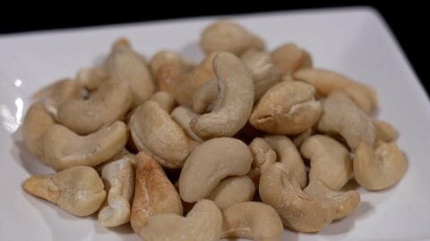 「カシューナッツ」アレルギー表示4月から義務化　「ピスタチオ」は“推奨”に格上げ　直近12年子ども中心にナッツ類アレルギー10倍以上に急増