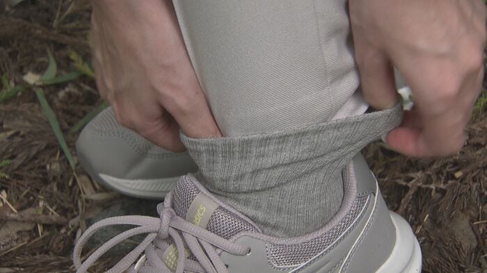 ズボンの裾は靴下に入れよう