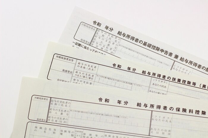 基礎控除のほか、給与所得者は給与所得控除を受けられる(画像はイメージ)