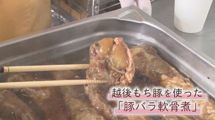 店の看板メニュー 軟骨まで箸で切れるほど柔らかい