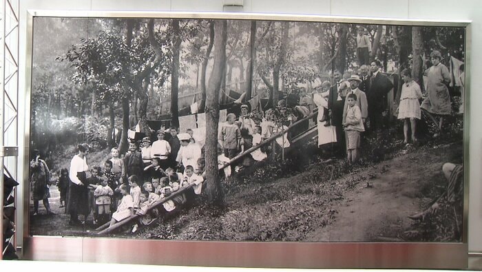 シベリア孤児来日100年を記念して設置されたレリーフ