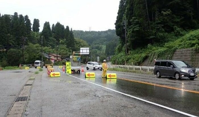 国道8号 安楽寺通行止め（27日からの大雨　富山河川国道事務所より）