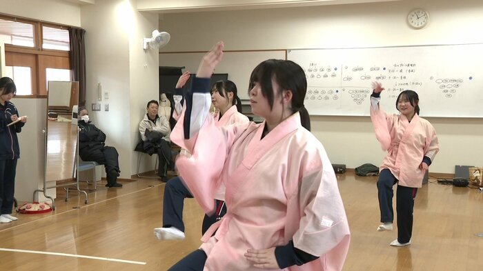 踊りの練習の様子