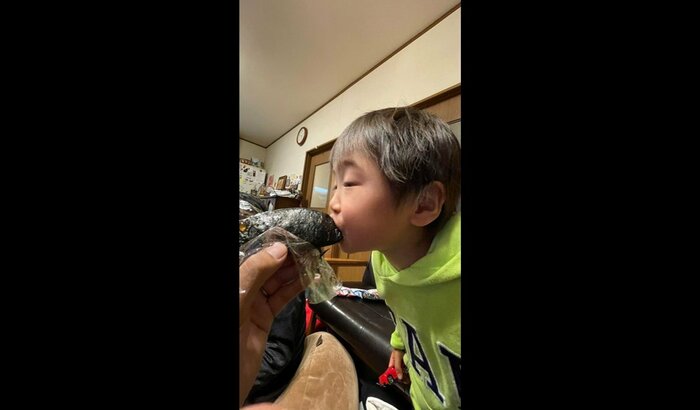 王蟲(オーム)寿司を食べてくれた
