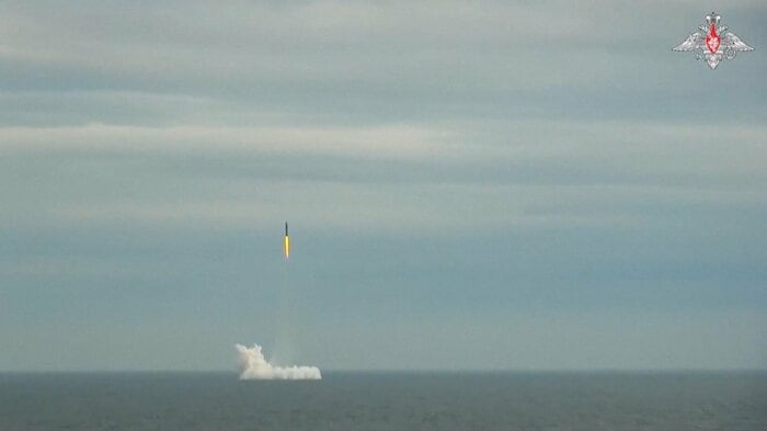ロシア海軍　潜水艦発射弾道ミサイルの発射
