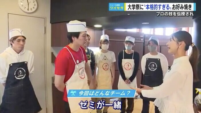 学生の奮闘ぶりを取材する西山穂乃加 キャスター(右)