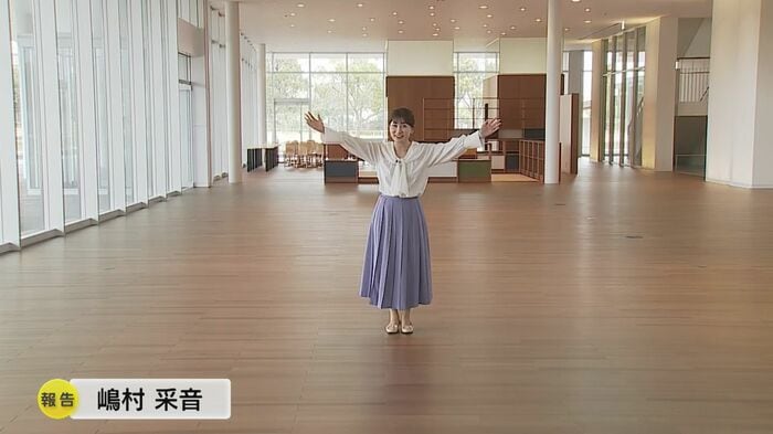 1階「ひろま」 左手に展望テラス