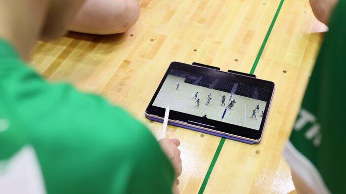 映像はタブレットなどで確認でき、プレー分析などに活用可能（画像提供：NTTSportict）