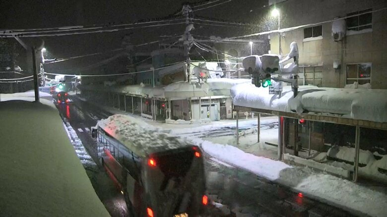 【大雪情報】滋賀・彦根市6時間に25cmの降雪「顕著な大雪に関する情報」気象庁が発表　全国7高速道路で予防的通行止め開始｜FNNプライムオンライン