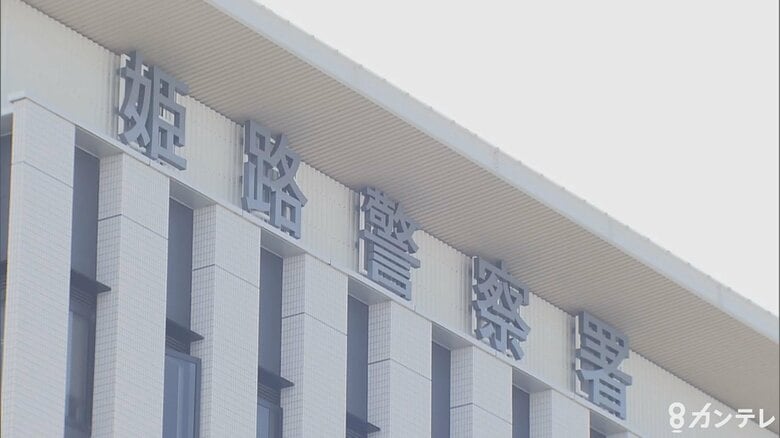 パトカーに追跡されていたバイクが信号無視で交差点に進入　17歳高校生がトラックにはねられ死亡｜FNNプライムオンライン