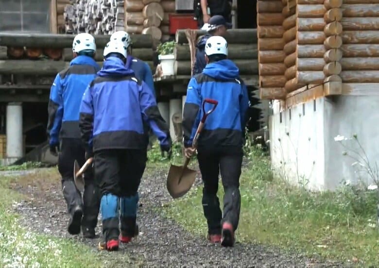 【ヒグマ速報】被害男性のものとみられる財布をクマ襲撃現場近くで発見、スプレー缶も…北海道羅臼岳で20代男性の捜索を開始＿周辺にクマが潜んでいる可能性があるため、警察犬・ハンターも同行｜FNNプライムオンライン
