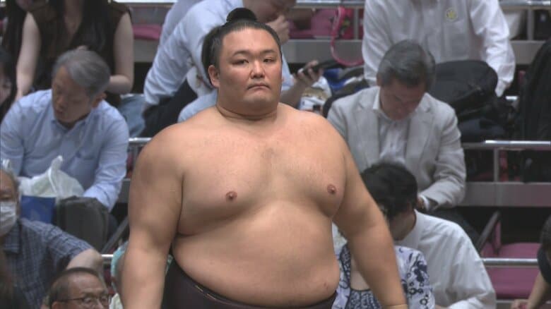 朝乃山、藤青雲を押し出して7勝目 「前に前に」3連勝で二桁勝利へ前進【大相撲夏場所 10日目結果】|FNNプライムオンライン