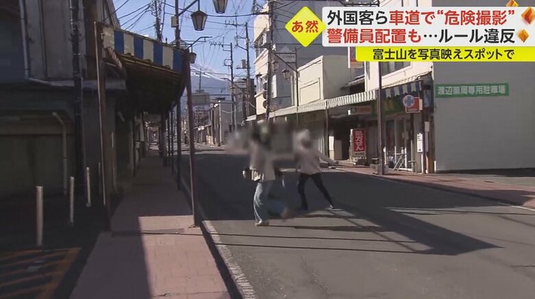 車が来るとすぐに歩道へ