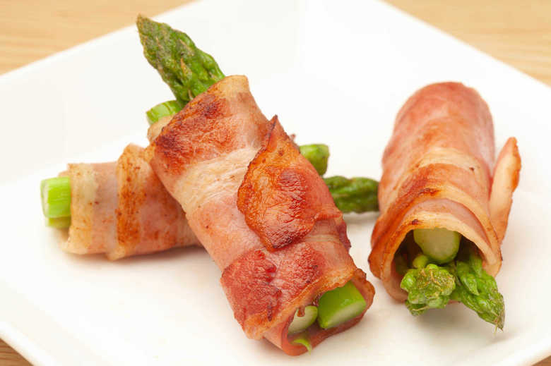 こちらが本物のアスパラのベーコン巻き