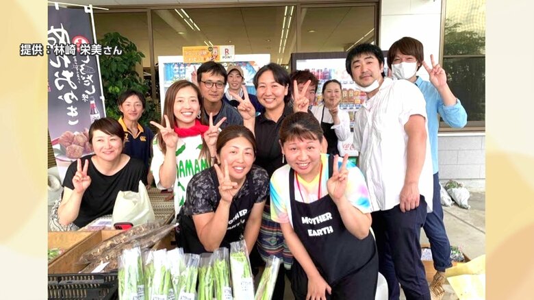 林崎栄美さん（中央）が参加する「あきたアグリヴィーナスネットワーク」の仲間たち