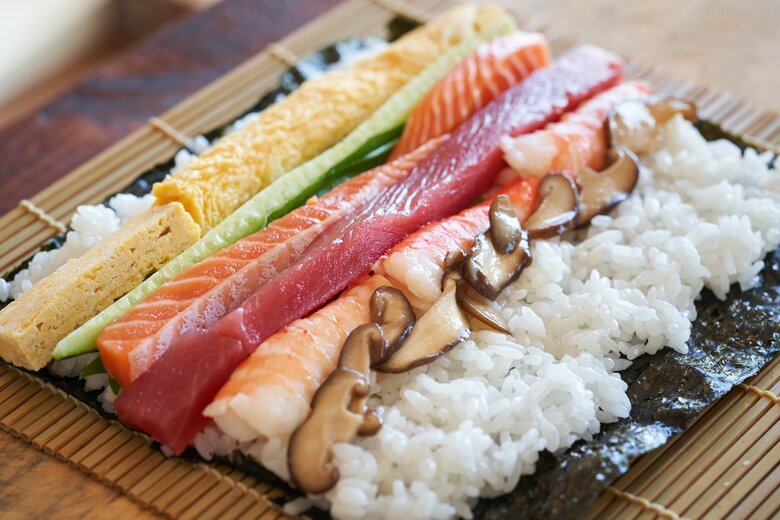 豪華な具材の海鮮恵方巻