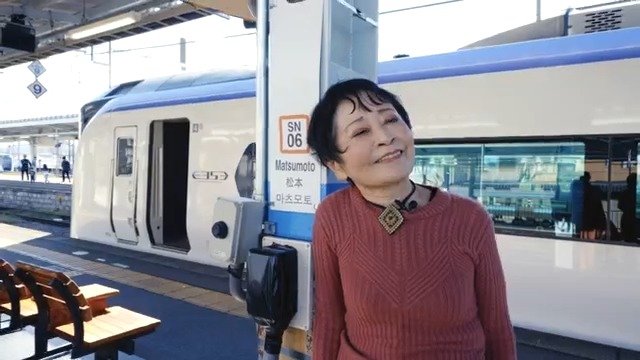 名物アナウンスを聞く沢田さん