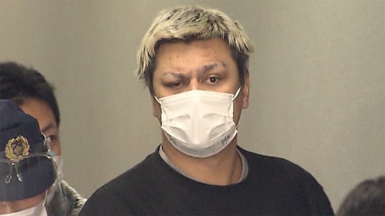 大柄なコマツ容疑者が、現場で大暴れしたという