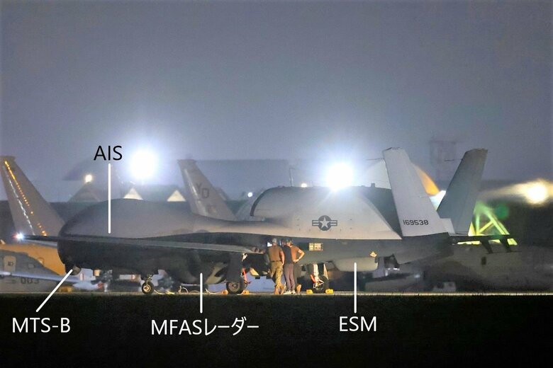 トライトン大型無人偵察機は数百キロ先まで見通せるレーダーなど様々なセンサーを搭載している（5月20日・久場悟氏撮影）