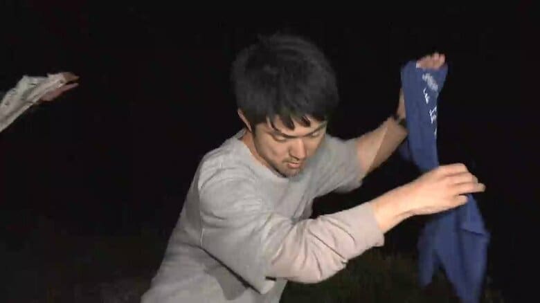 シシ踊りを練習する富川さん