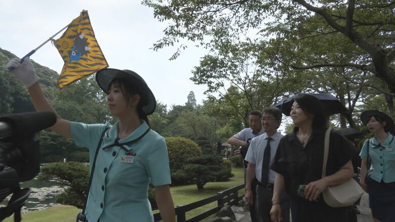 別府の観光名所「地獄めぐり」を案内する山口さん