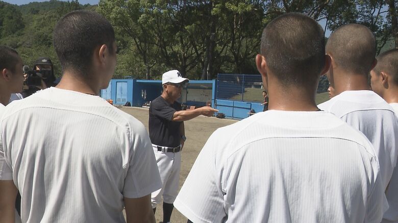 馬淵監督の指導を受ける選手たち