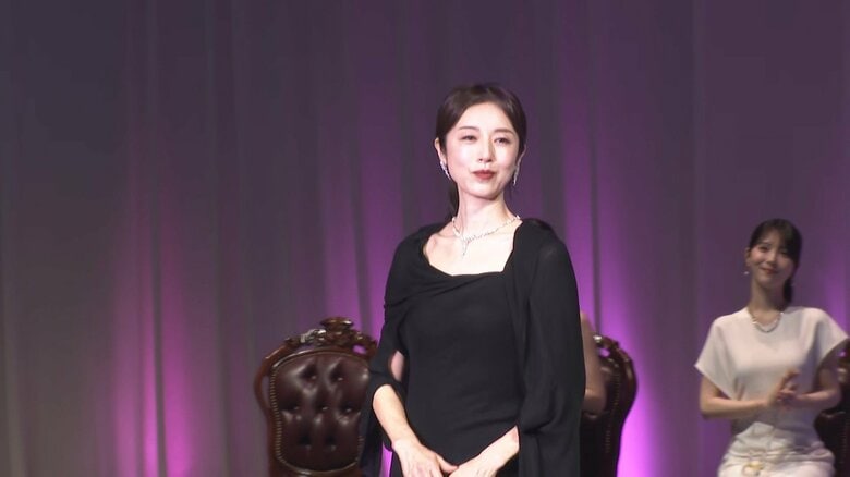 高岡早紀さん(53)
