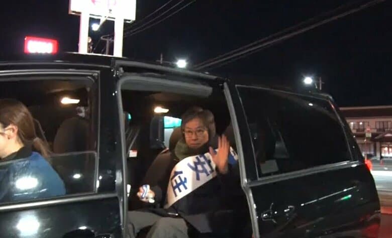 マイク納め後、安住氏は取材に応じず車に乗り込んでしまった