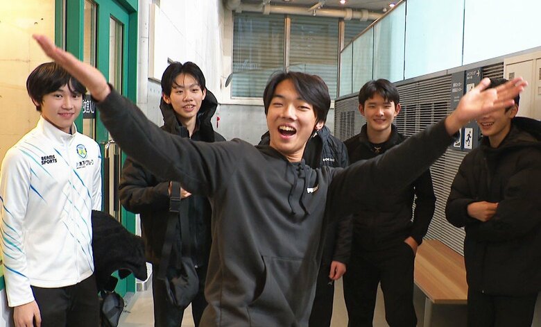わちゃわちゃと盛り上がる男子選手たち