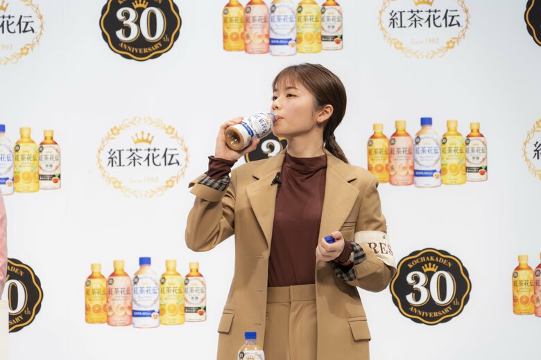 紅茶花伝を一口　「紅茶花伝」小芝風花記者公開取材会