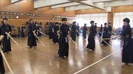 警察官と高校生が剣道で交流　千葉県警 合同稽古会、鑑識体験も