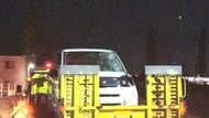 50代くらいの男性が車にはねられ死亡　身元は確認中　道路を歩いて横断中に事故　現場は見通しの良い直線で横断歩道のないＴ字路の交差点