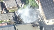三重・津市の住宅火災現場を警察が実況見分、出火原因調査　焼け跡から4人の遺体、子ども4人と連絡取れず
