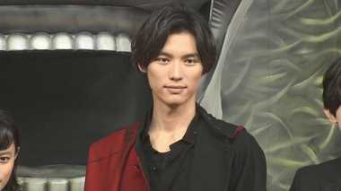 迫力アクションで悪霊退治 福士蒼汰が吉沢亮も一刀両断