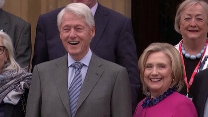 “エプスタイン事件”でクリントン夫妻にも召喚状…トランプ大統領も巻き込み余波拡大　少女買春の「顧客リスト」は？