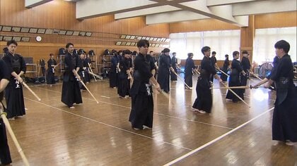警察官と高校生が剣道で交流　千葉県警 合同稽古会、鑑識体験も