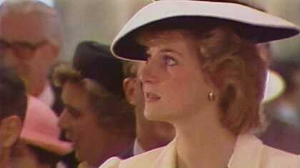 英タブロイド紙一面トップで大失敗！ ダイアナ妃とお友達になる使命の結末は・・・