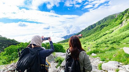 登山に行くとき何を着る？知っておきたい「重ね着」の基本と選び方。低体温症を防ぐために夏でも防寒対策を！