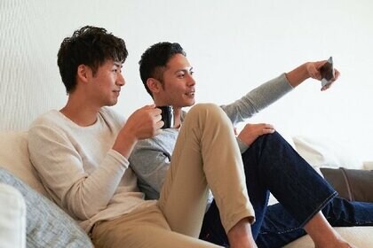 「出会いはアプリ、でも真剣な関係は難しい・・・」ゲイのパートナー探しの現実と、リザライが提供する解決策