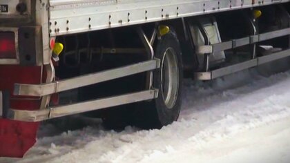 立往生の原因にも…“スタック”なぜ起きる? 脱出方法を“渋滞予報士”に聞く｢アクセル踏み込みはNG｣