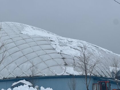 【速報】北海道で「ドーム」の屋根がゆがむ…ケガ人なし_湿ったドカ雪で“着雪被害”が各地で相次ぐ_北海道は12月としては記録的な大雪〈北海道網走市〉
