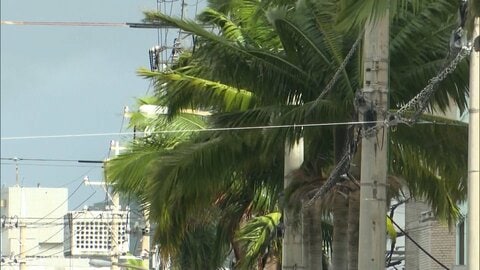 沖縄や奄美で引き続き警報級の大雨の恐れ　温帯低気圧に変わった台風26号の雨雲と停滞する前線の影響