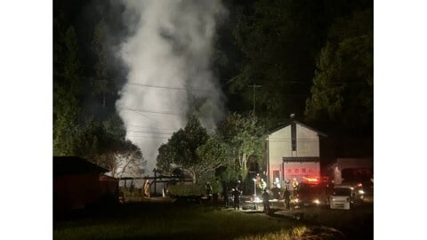 「建物が燃えている」出雲市の山間で住宅火災　火傷をした1人が病院に搬送　消防が消火中（島根）