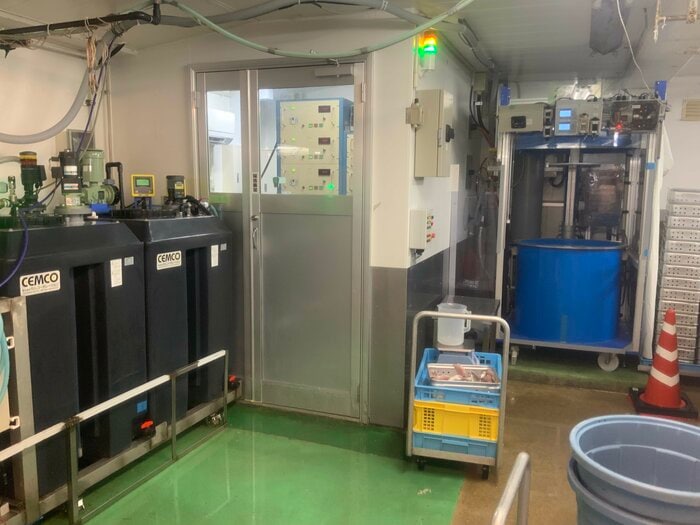 「アニサキス殺虫装置のプロトタイプ機」の全体像(提供:ジャパンシーフーズ)