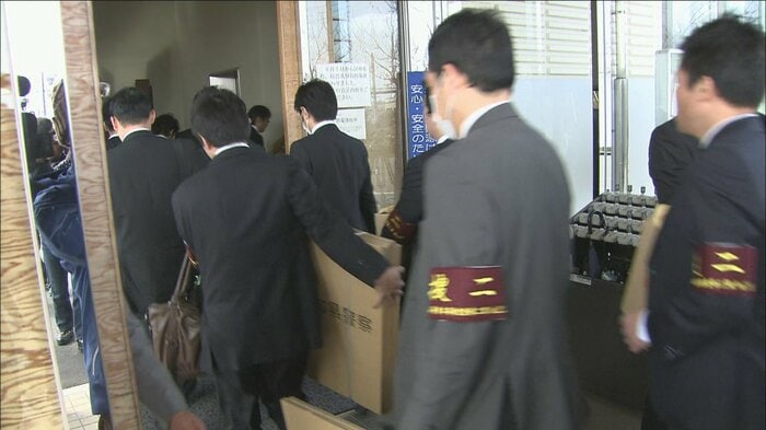 愛知県警による家宅捜索（東浦町役場　2012年）