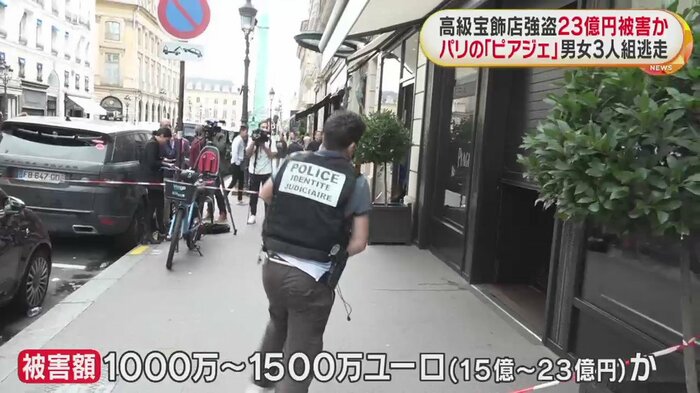 対応に追われる警察。急いで店の中に入っていく