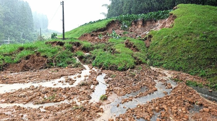 福井県内各地で土砂崩れがや冠水が発生