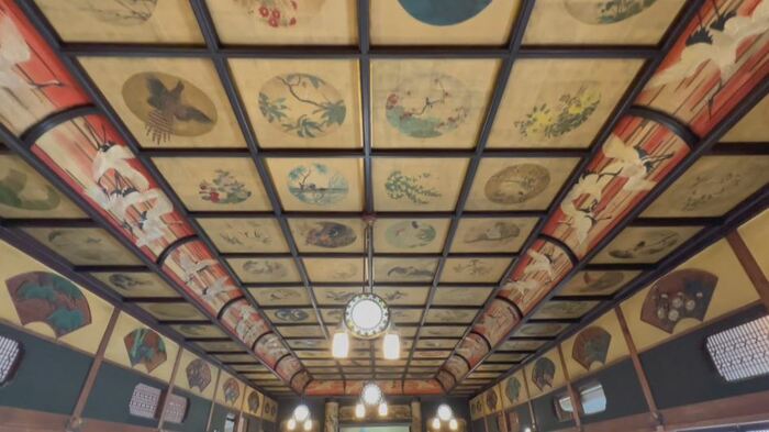 花や鳥などの天井画106枚