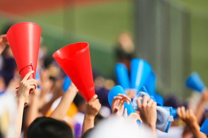 スポーツ観戦中にも熱中症はよく起こる(画像はイメージ)