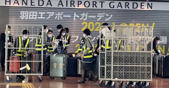 同行記者団が預けたスーツケースが戻ってきた…